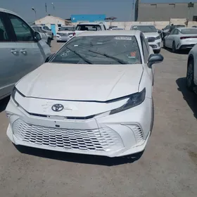 Toyota Camry Hybrid 2025