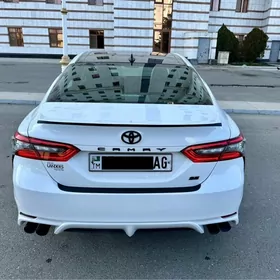 Toyota Camry 2021