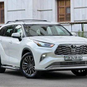 Toyota Highlander 2021