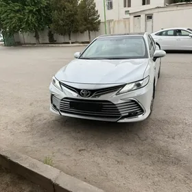 Toyota Camry 2021