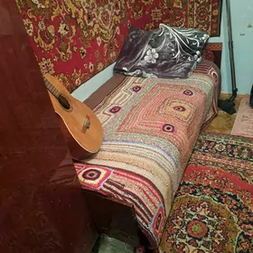 шифонер,окно,кровать