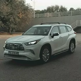 Toyota Highlander 2021