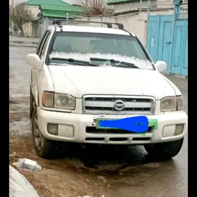 Nissan Pathfinder 2000