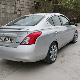 Nissan Versa 2012