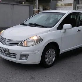 Nissan Versa 2011