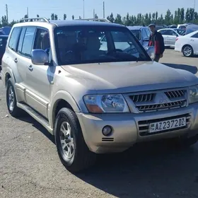 Mitsubishi Pajero 2005