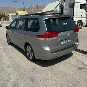 Toyota Sienna 2011