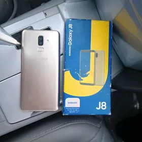 SAMSUNG  J8.