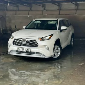 Toyota Highlander 2020
