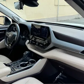 Toyota Highlander 2021