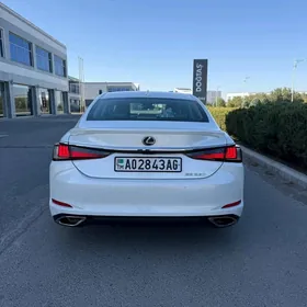 Lexus ES 2019