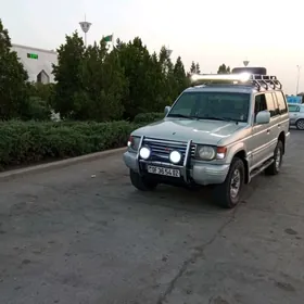 Mitsubishi Montero 1995