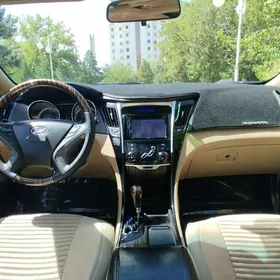 Hyundai Sonata 2011