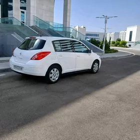 Nissan Versa 2012