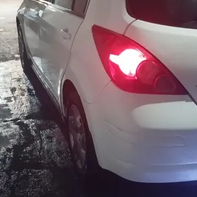Nissan Versa 2011