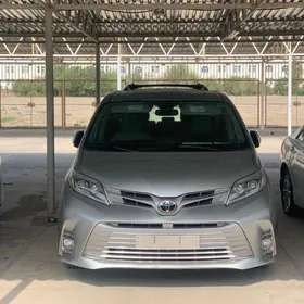 Toyota Sienna 2020