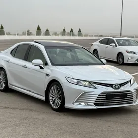 Toyota Camry 2021