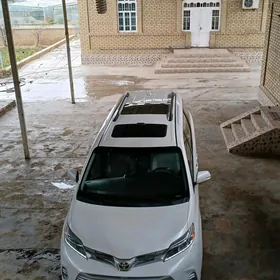 Toyota Sienna 2019
