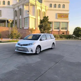 Toyota Sienna 2020