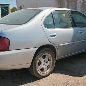 Nissan Altima 2000
