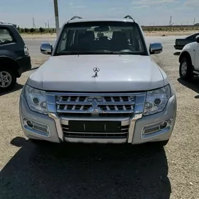 Mitsubishi Pajero 2014