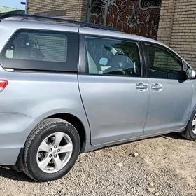 Toyota Sienna 2011