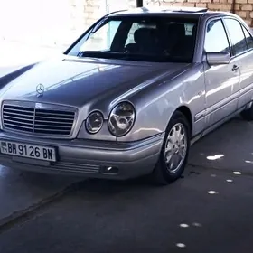 Mercedes-Benz E320 1999