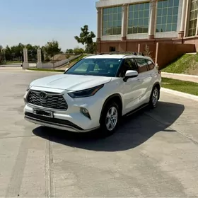 Toyota Highlander 2021