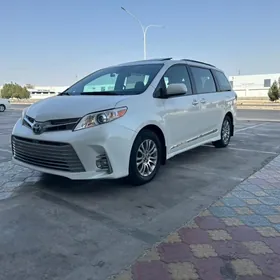Toyota Sienna 2018