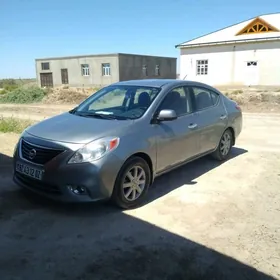 Nissan Versa 2012