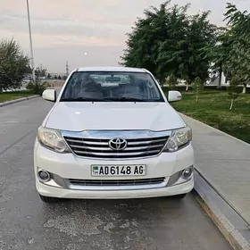 Toyota Fortuner 2013