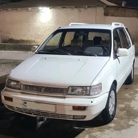 Mitsubishi Chariot 1994