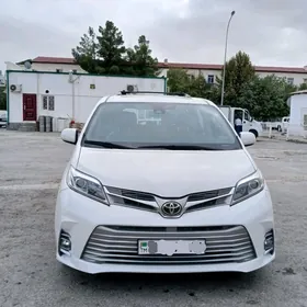 Toyota Sienna 2019