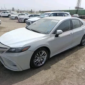 Toyota Camry 2022