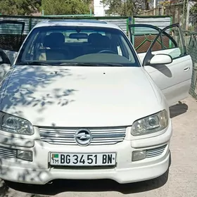 Opel Omega 2000
