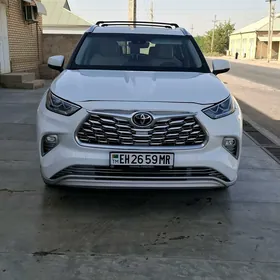 Toyota Highlander 2022