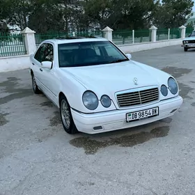 Mercedes-Benz E320 1999