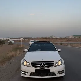 Mercedes-Benz C350 2014