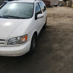 Toyota Sienna 2000