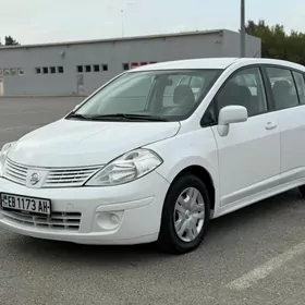 Nissan Versa 2012