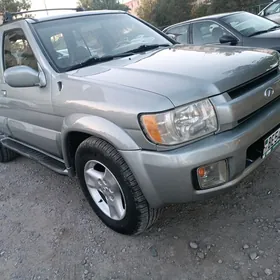 Infiniti QX4 2001
