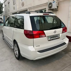 Toyota Sienna 2004