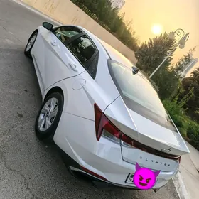 Hyundai Elantra 2022