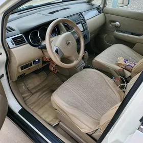 Nissan Tiida 2006