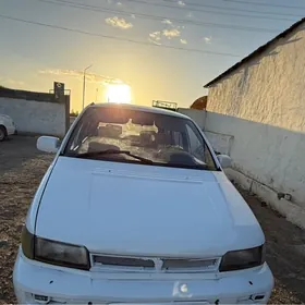 Mitsubishi Chariot 1992