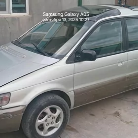 Mitsubishi Chariot 1995