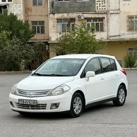 Nissan Tiida 2010