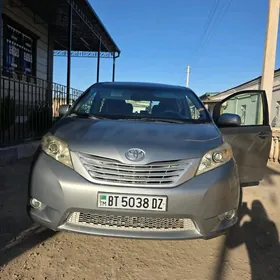 Toyota Sienna 2010