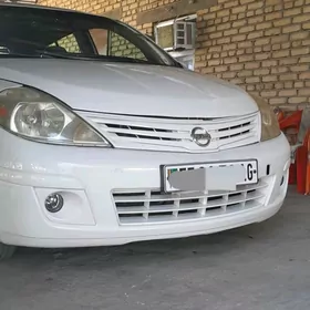 Nissan Versa 2011