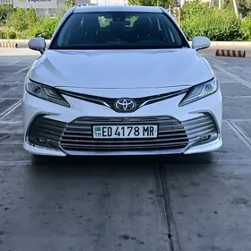 Toyota Camry 2021